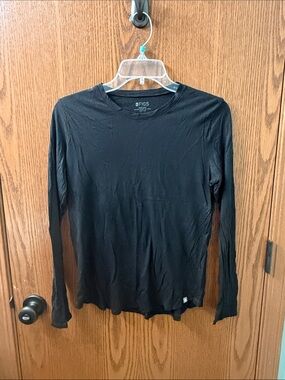 Figs Women Long-Sleeve Crew Neck Shirt in Black size S